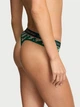 Трусики танга женские хлопковые Victoria's Secret 4159-18QJP(Clover Script) S Зеленые (3000144241069) - изображение 2