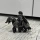 Коллекционная фигурка Гатс в доспехах Берсерка на коне — Мини-фигурка Berserk - изображение 2