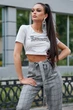 Жіноча укорочена футболка з мікромасла з принтом і стразами Seventeen S Білий (2000000127392) - изображение 1