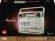 Zestaw klocków LEGO Icons Radio w stylu retro 906 elementów (10334) - obraz 1