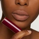 Лимитированная матовая помада Gucci Holiday Rouge À Lèvres Mat Lipstick Limited Edition 126 Amanda Dawn 3.5 г - изображение 8