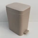 Контейнер для сміття пластиковий з педалькою 18,5х25х33 см Elif Plastik TP-813 бежевий - зображення 1