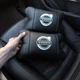Набір шкіряних подушок Volvo + брелок у подарунок, Автоподушки Volvo з вишивкою - изображение 1