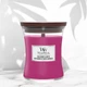 Ароматична свічка в склі Woodwick Medium Wild Berry & Beets 275 г (1632270E) - зображення 2