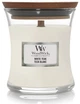 Ароматическая свеча с ароматом сандалового дерева и дуба Woodwick Mini White Teak 85 г - изображение 1
