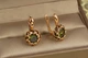 Серьги Xuping Jewelry Парфе с изумрудным камнем 2 см золотистые - изображение 2