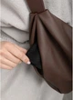 Жіноча сумка Sambag HOBO Comfy шоколадна 50x28x5 см екошкіра міська Sambag 55178 - зображення 11