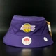 Двостороння панама Mitchell & Ness Los Angeles Lakers HBKB3475 LALYYPPPPURP - зображення 9