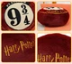Декоративна плюшева подушка Harry Potter Гаррі Поттер - платформа 9 3/4 - бордова 40 см - зображення 2