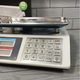 Весы торговые Domotec до 50 кг. электронные настольные со счетчиком цены, дисплеем и аккумулятором для магазина - изображение 2