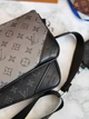 Сумка чоловіча месенджер Louis Vuitton Trio чорна з сірим (036) - зображення 9