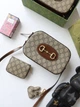 Жіноча сумка + косметичка комплект Gucci колір бежевий (042) - зображення 2