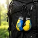 Брелок боксерские перчатки 10 см желто-синие из искусственной кожи для ключей и авто - изображение 2