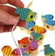 Деревянная развивающая игра Tooky Toy Кит и рыбки многофункциональная 4 в 1 (TH698) (6972633373681) - изображение 4