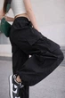 Женские широкие карго штаны oversize с карманами S — модные трендовые брюки свободного кроя в стиле streetwear - изображение 2