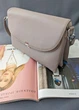 Женская сумка кросбоди из экокожи с двойным клапаном Innoe 353920-1, 25*17*7 см Бежевый - зображення 2