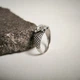 Серебряное кольцо с фианитами, вес изделия 1,83 гр (2209386) - изображение 2