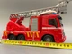 Пожарная машина игрушечная инерция 1:16 вышка звук свет брызгает водой резиновые колеса 25 см Красная (A1110-20) - изображение 5