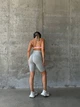 Спортивные женские велосипедки Soft SQ с перекрестным поясом и эффектом push up для фитнеса и йоги Однотонные Бесшовные с утяжкой V-пояс M Cветло-серые (SQVL09M) - изображение 6
