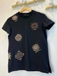 Женская футболка классическая с разрезами Коди Modna KAZKA MKNK250430 - 48, Чорний - изображение 2