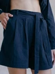Летний женский костюм из натуральной ткани (рубашка + шорты) легкий oversize повседневный комплект для дома и прогулок Leglo - 2XL Navy - изображение 2