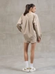 Летний женский костюм из натуральной ткани (рубашка + шорты) легкий oversize повседневный комплект для дома и прогулок Leglo - M Almond - изображение 4
