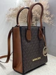 Жіноча сумка кросбоді MICHAEL KORS Mercer Extra-Small коричнева - зображення 3