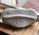 Подушка массажная с подогревом pillow AND-5561, вибрационный массаж для расслабления шеи, зарядка от USB, белая - изображение 6