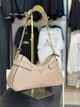Сумка жіноча Guess Serenova shoulder bag на плече з ланцюжком бежева - изображение 5