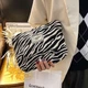 Косметичка велика містка Zebra - зображення 3