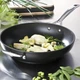 Сковорода з допоміжною ручкою глибока 31,1 см Чорна Le Creuset - зображення 3