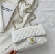 Сумочка Chanel Classic белого цвета - изображение 2