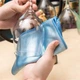 Серветка з мікрофібри для скла Помічниця 35×30 см без розводів для вікон і дзеркал - зображення 3