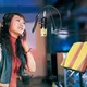 Студийный конденсаторный микрофон Music M-800 с поп-фильтром, стойкой и ветрозащитой, черный с золотым - изображение 5