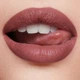 Матова рідка помада для губ Charlotte Tilbury Airbrush Flawless Lip Blur Відтінок Pillow Talk Medium Blur - зображення 2