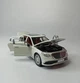 Коллекционная металлическая модель автомобиля Mercedes-Benz E300L E-class 1:24 белая (световые и звуковые эффекты) - изображение 10
