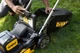 Газонокосарка акумуляторна DeWalt DCMWP134N 2х18В 53 см без АКБ та ЗП Чорний/Жовтий - зображення 9