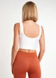 Бесшовный топ в рубчике на широких бретелях Giulia TOP RIB S/M White, спортивный топ - изображение 4