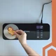Вакуумный упаковщик 2в1 Ruhhy 24756 120 Вт 9 л/мин с весами, резаком, пленкой и шлангом для контейнеров - изображение 4