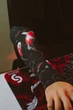 Ігровий рукав з обрізаною долонею Red-Black Lily 2.0 Selerity L - изображение 5