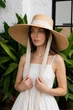 Летняя соломенная шляпа LUXURY SHADE с широкими полями и лентой бежевой - изображение 2
