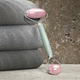 Роллер-массажер для лица и тела с розовым кварцем GESKE SmartAppGuided Rose Quartz Face & Body Roller 5в1 зеленый - изображение 4