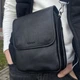 Мужская кожаная сумка с клапаном Tiding Bag TD-20033 24×20×6 черная — вместительный мессенджер планшет через плечо - изображение 6