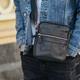 Мужская кожаная барсетка через плечо Tiding Bag BON6165 19×22×5 черная — компактная сумка с карманами для документов и телефона - изображение 7