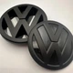 Эмблемы VW комплект 2 шт перед-зад GOLF 5 гольф капот багажник черные матовые 5nd853630 1T0853601A - изображение 1