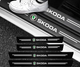 Защитная пленка накладка на пороги для шкода Skoda Черный Карбон ЗЕЛЕНЫЕ наклейки светоотражающие надписи - изображение 2