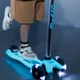 Самокат дитячий триколісний Micro Maxi Deluxe Glow LED зі світлом Блакитний - зображення 3