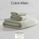 Calvin Klein махровые полотенца из плотного однотонного 100% хлопка с брендированым кантом (3 штуки – комплект для одного) – оливковый, зеленый - изображение 2