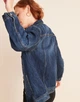 Жіноча джинсова куртка Old Navy Denim Boyfriend Jacket синя розмір M - изображение 5