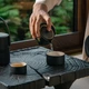 Дорожный чайный набор Edenus, набор для заваривания чая на открытом воздухе в высококачественной керамической упаковке, «Путешествие дракона» · Быстрая чашка с черной железной глазурью. - изображение 5